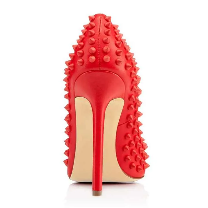 حذاء بكعب عالٍ مدبب من الجلد الأسود اللامعBlack patent leather pointed toe high heel pumps