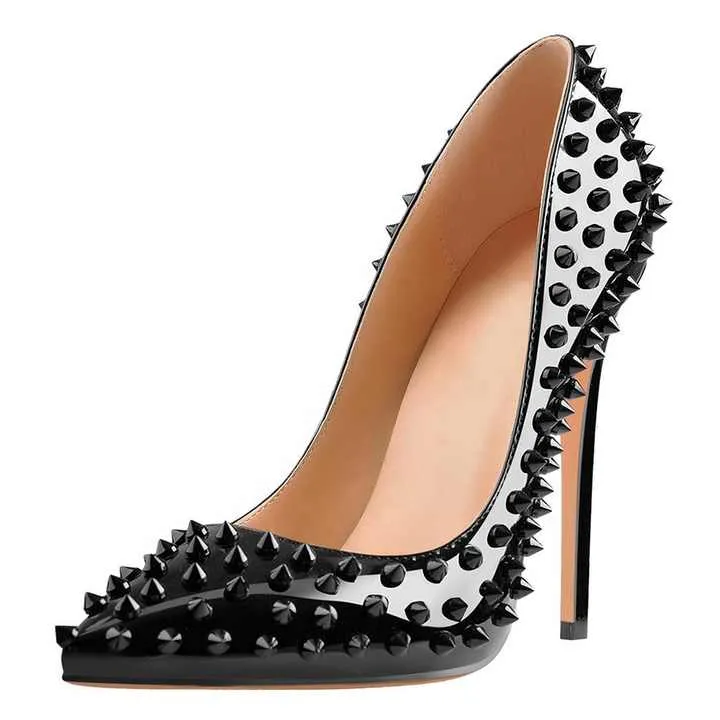 حذاء بكعب عالٍ مدبب من الجلد الأسود اللامعBlack patent leather pointed toe high heel pumps