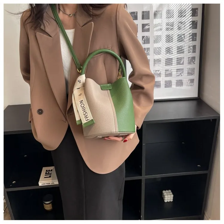 Avery - Trendy Handbag