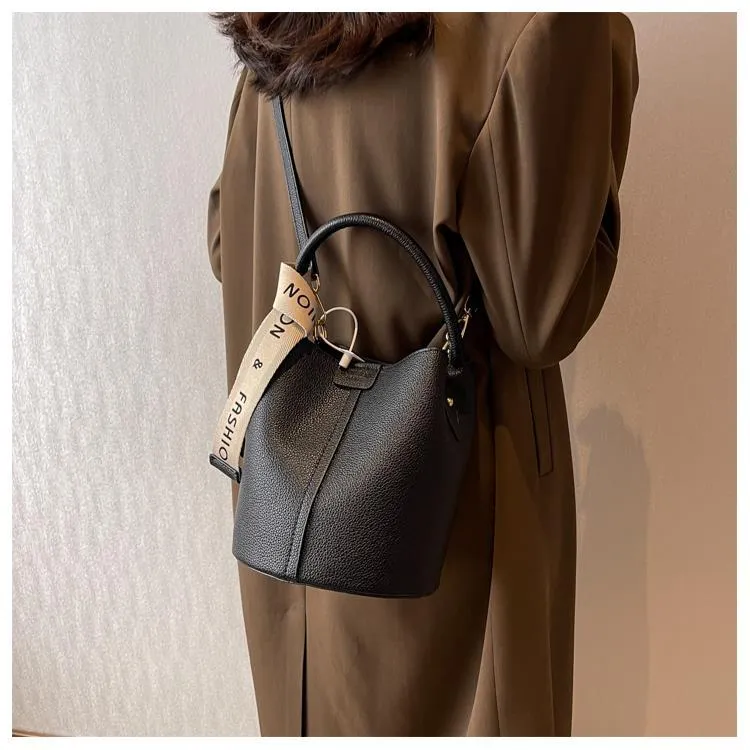 Avery - Trendy Handbag