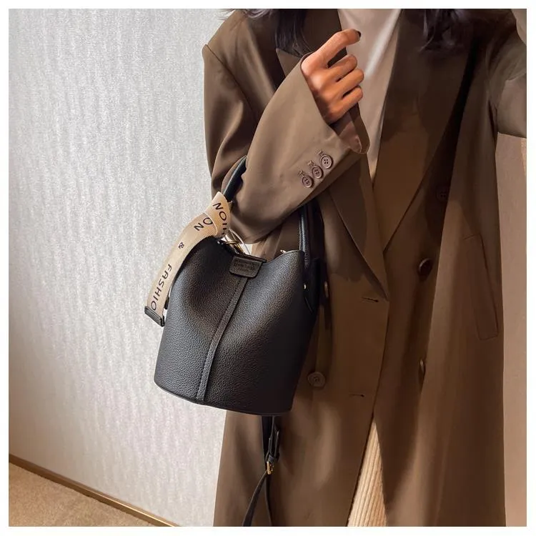 Avery - Trendy Handbag