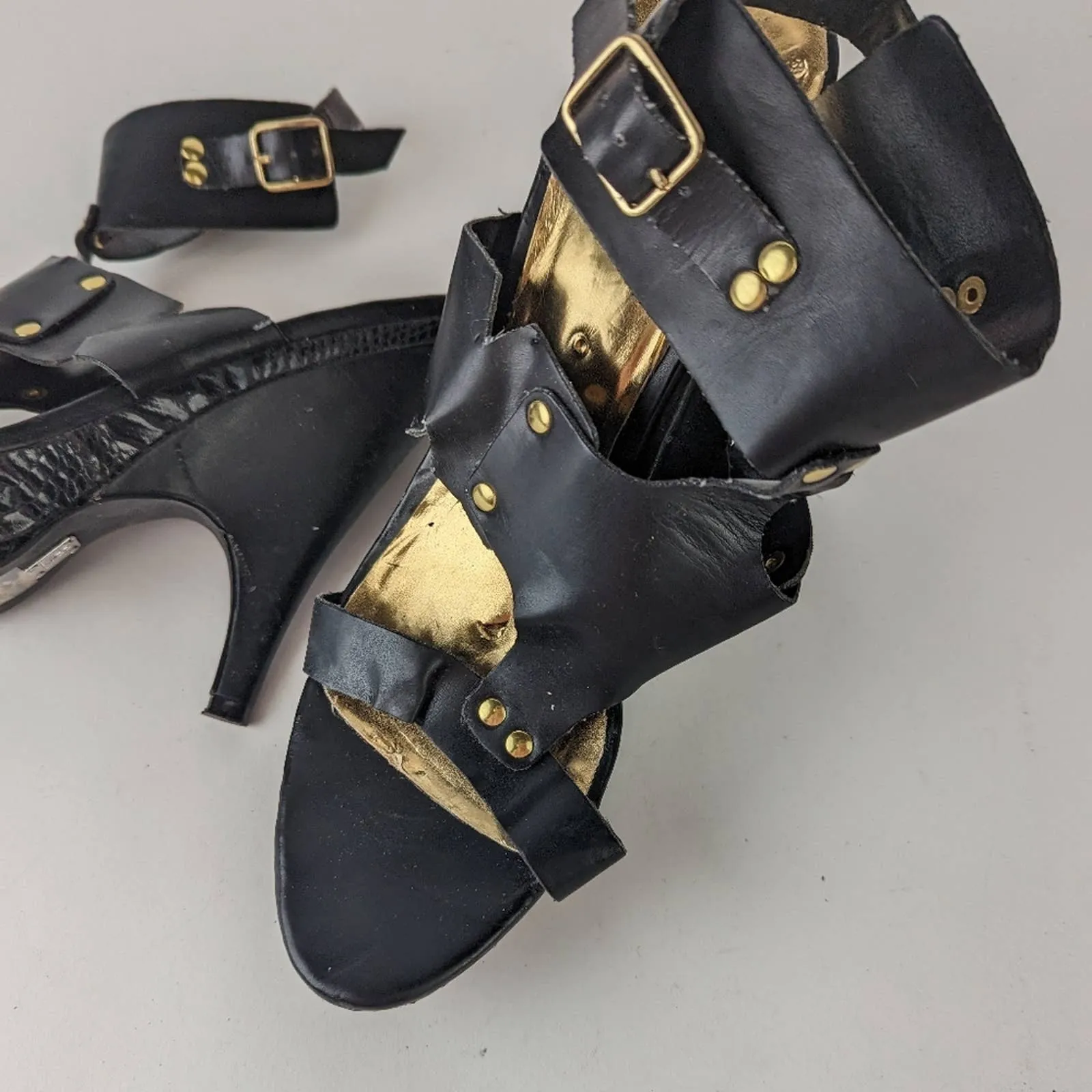 Bakers Melissa Black Strappy Snakeprint Heels 10