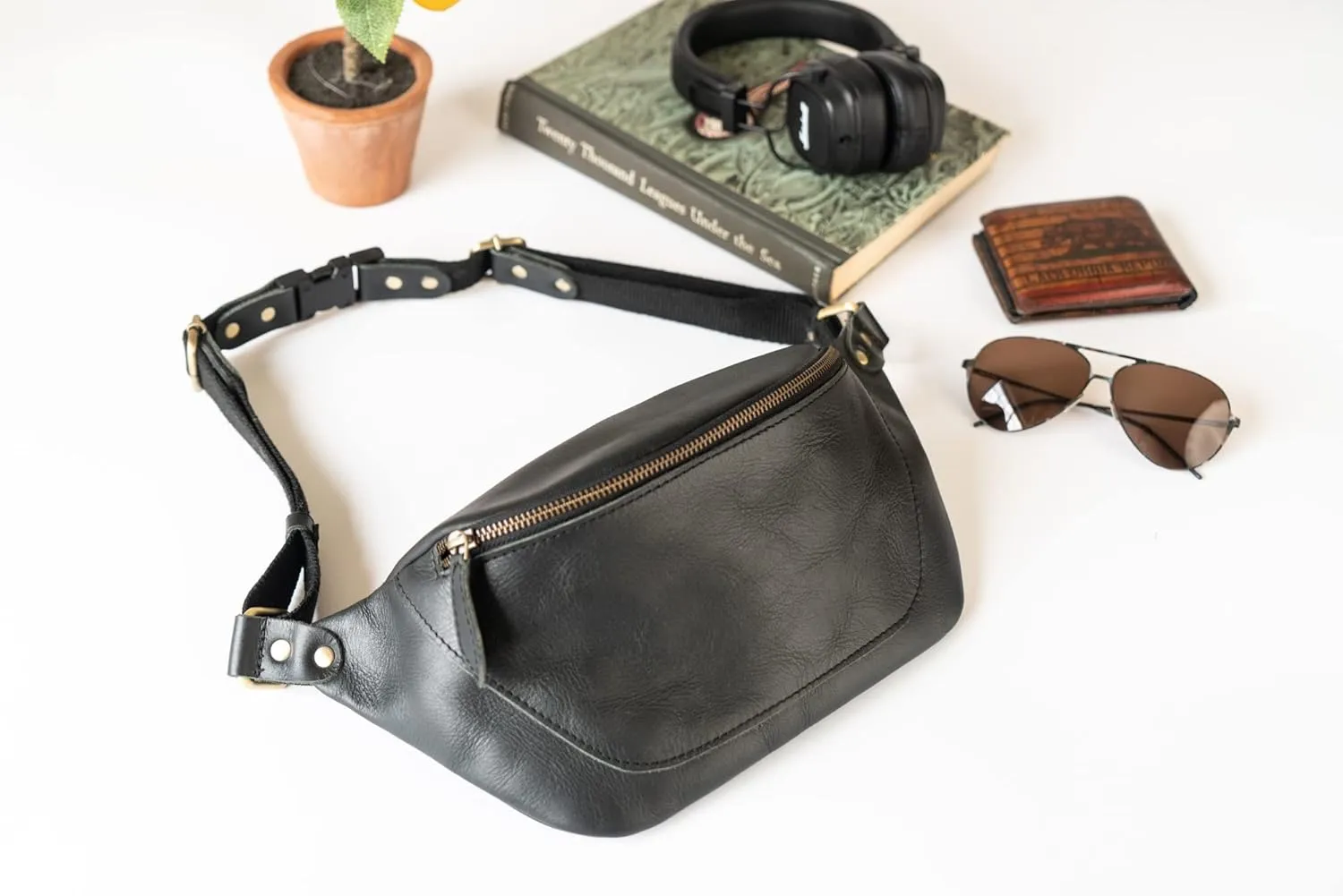 Handmade Leather Waist Bag, Belt Bag (2 Black)