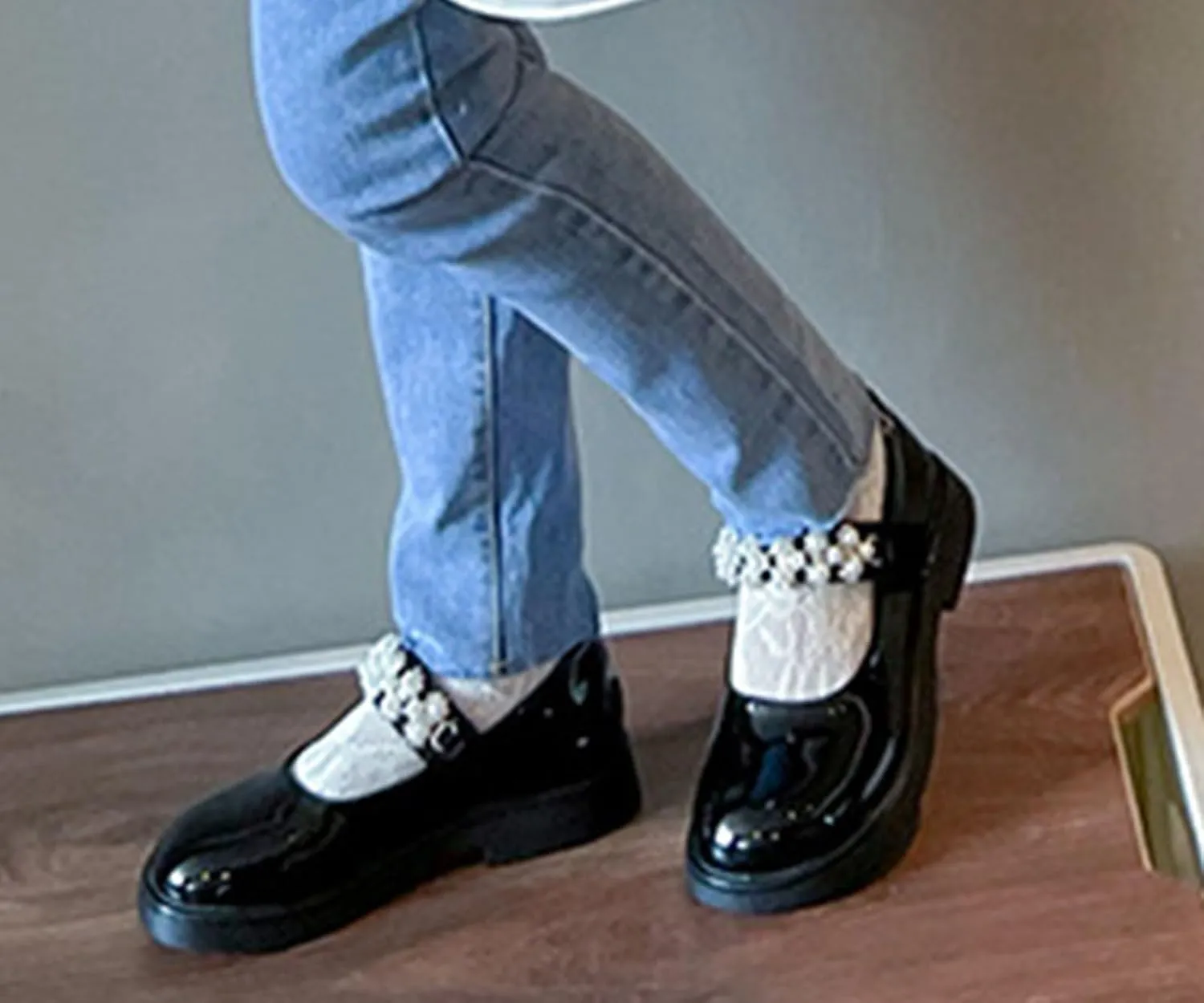 Kids Girls Fashion Dress Shoes Soft Flower Leather Dance Shoes with Pearl Straps Shoes for Girls Size 4