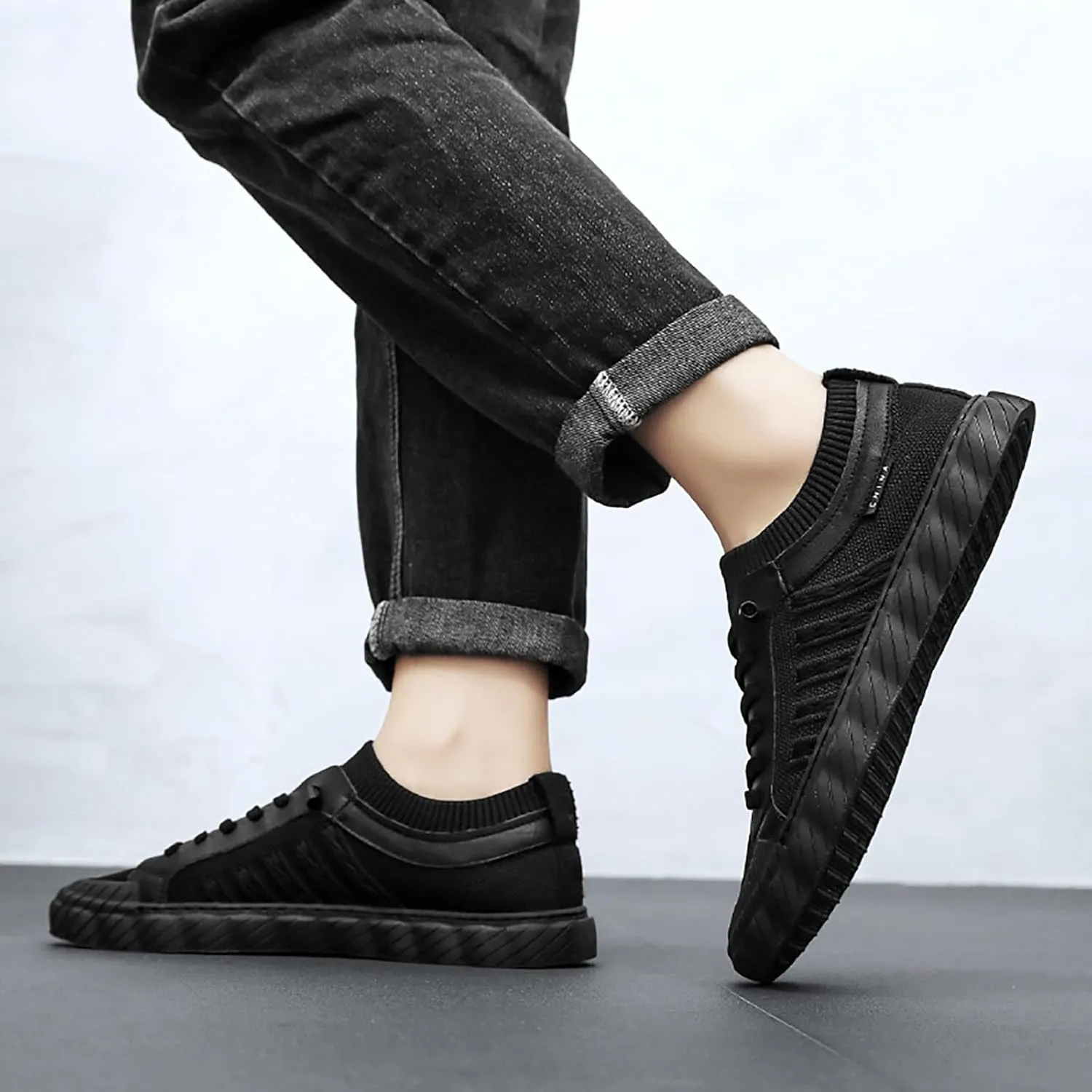 Mesh Shoes Men's Summer New Mesh Hollow Casual Sports Shoes Lightweight Breathable Summer No Show Sneaker Socks Men