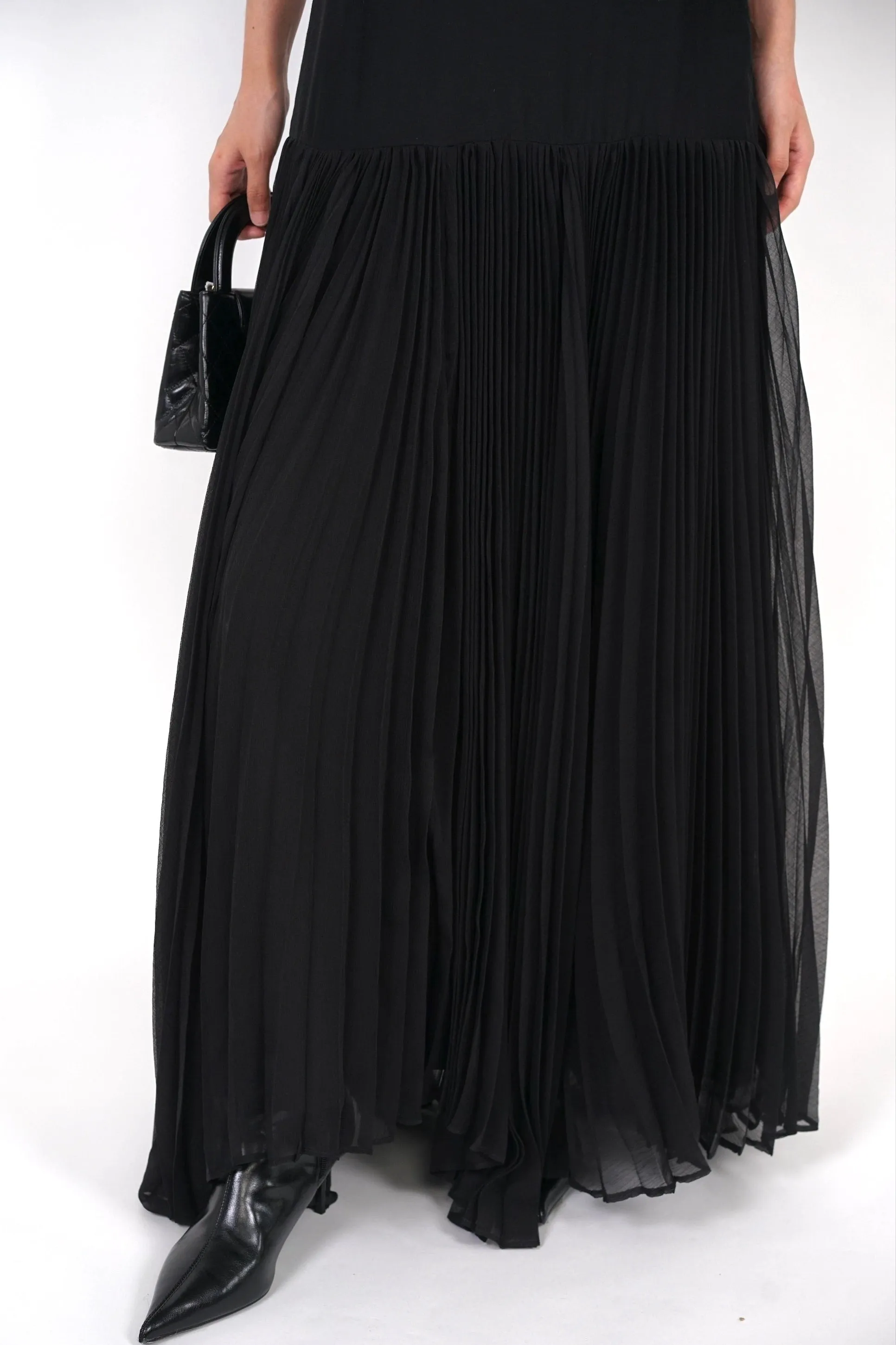 Pleated Flowy Dress in Black
